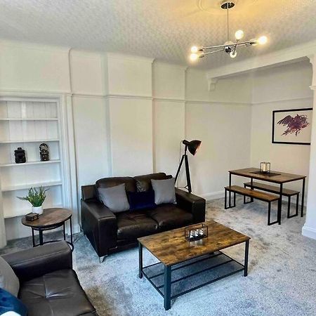 Large 2 Bed Near Glasgow Airport 페이즐리 외부 사진