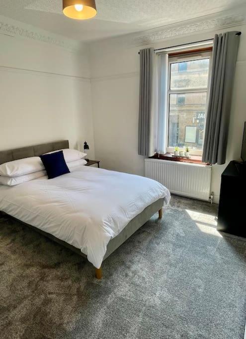 Large 2 Bed Near Glasgow Airport 페이즐리 외부 사진