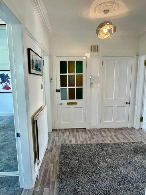 Large 2 Bed Near Glasgow Airport 페이즐리 외부 사진