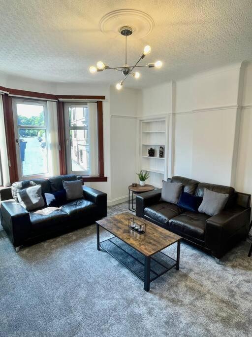 Large 2 Bed Near Glasgow Airport 페이즐리 외부 사진