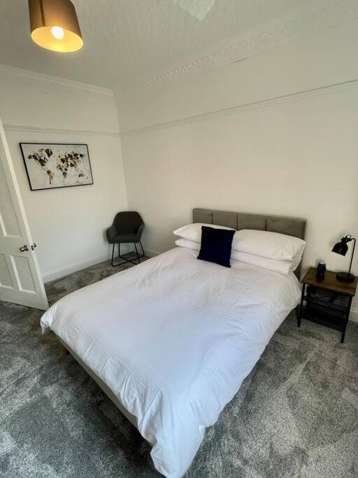 Large 2 Bed Near Glasgow Airport 페이즐리 외부 사진