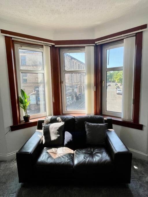 Large 2 Bed Near Glasgow Airport 페이즐리 외부 사진