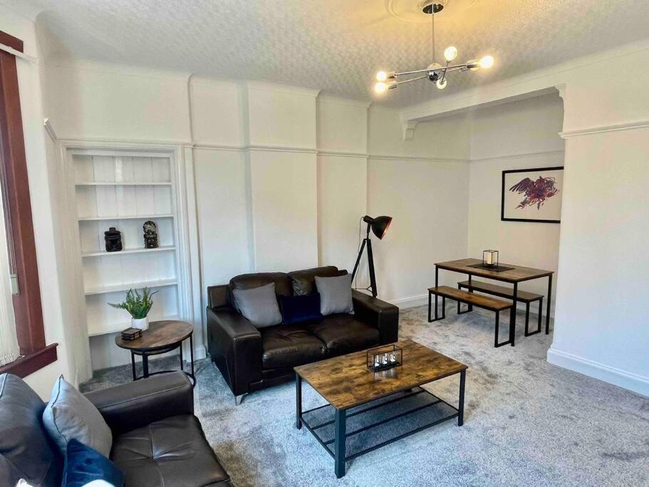 Large 2 Bed Near Glasgow Airport 페이즐리 외부 사진