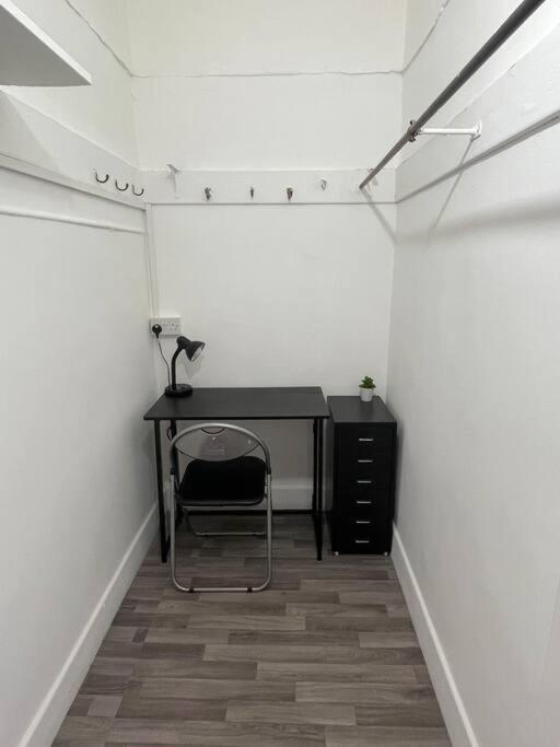 Large 2 Bed Near Glasgow Airport 페이즐리 외부 사진