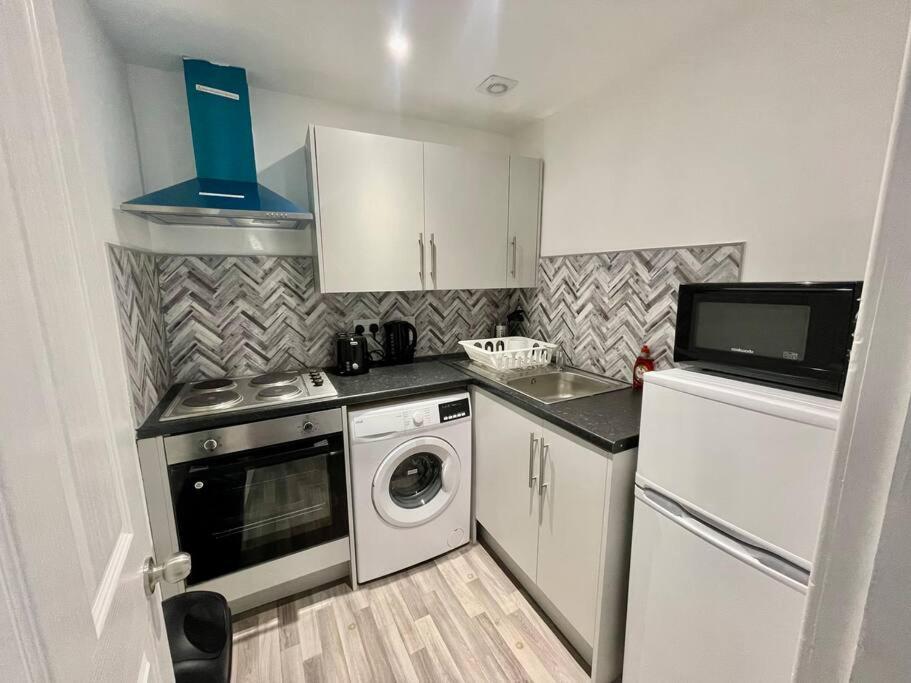 Large 2 Bed Near Glasgow Airport 페이즐리 외부 사진