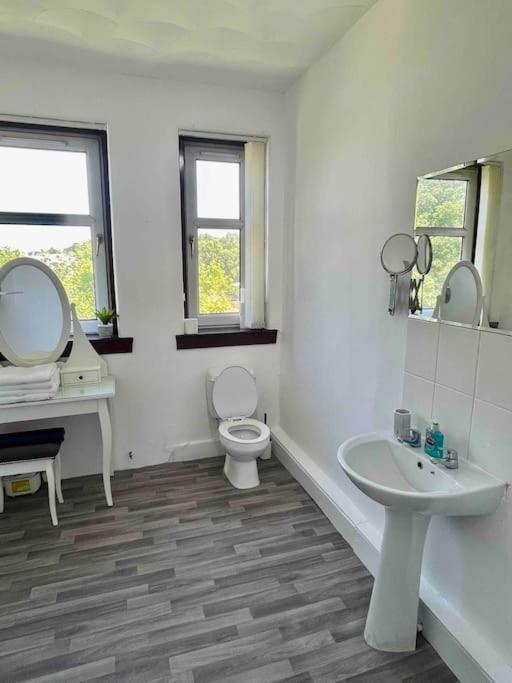 Large 2 Bed Near Glasgow Airport 페이즐리 외부 사진